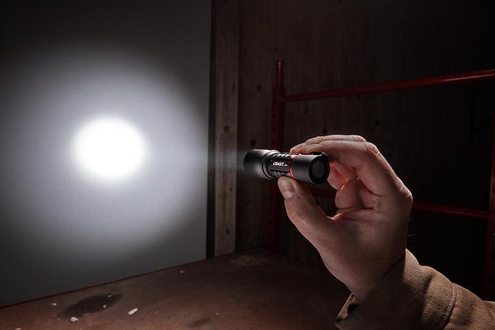 Actual product image Coast XP6R rechargeable hand lamp 400 lumens - packaging unit (9 cm, 400 lm)