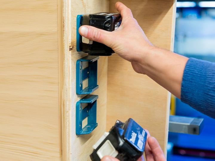 Productafbeelding StealthMounts BM-MK18-BLU-6 Blauwe accuhouder voor Makita 18v (set van 6)