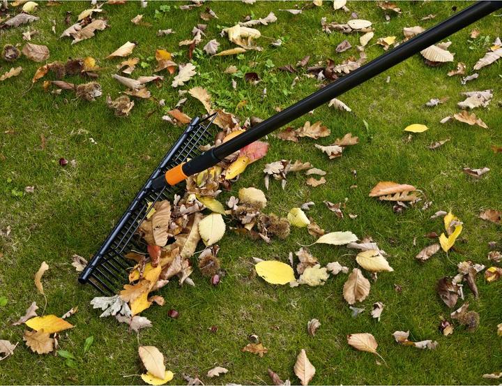 Produktbild Fiskars Rasenrechen