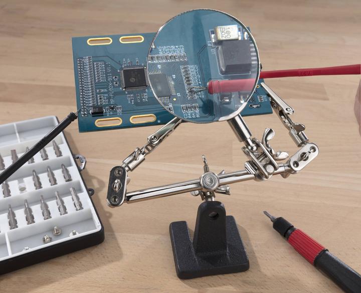 Actual product image Goobay Soldering aid / third hand with magnifying glass 2.5x magnification (Third hand)