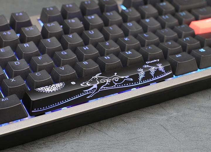 Produktbild Ducky Shine 7 PBT (DE, Kabelgebunden)