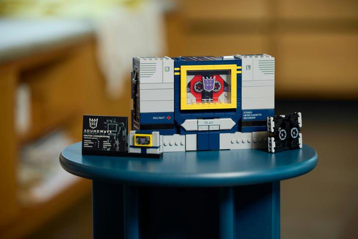 Actual product image LEGO 10358 Confidential (10358, LEGO Icons)
