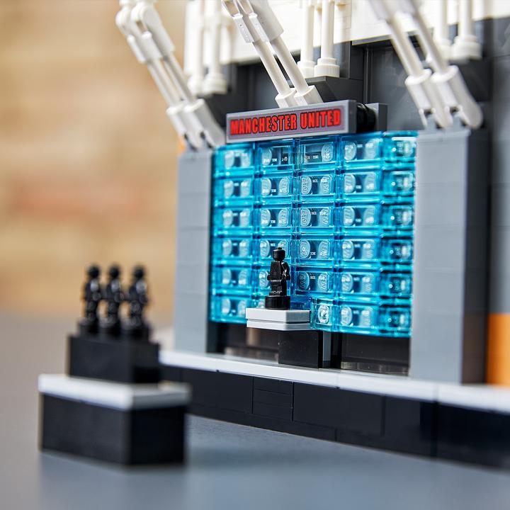Actual product image LEGO Old Trafford - Manchester United (10272, LEGO Creator Expert, LEGO Rare Sets)