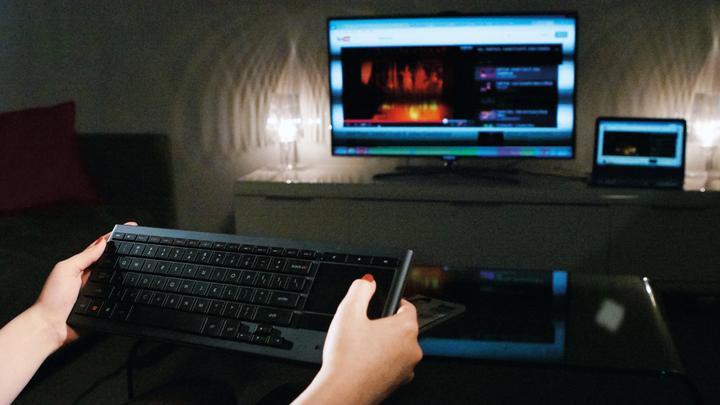 Actual product image Logitech Wireless Illuminated Keyboard K830 (US, Wireless)