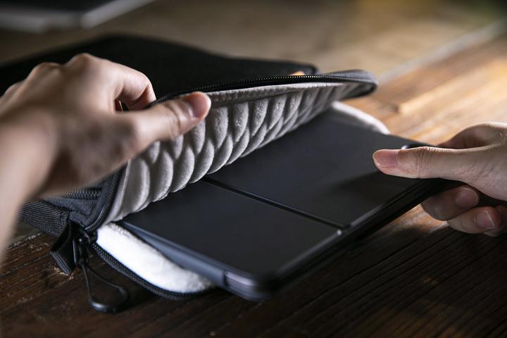 Image du produit tomtoc H13 (9.7-11") Housse pour tablette (iPad Air 2014 (2. Gen), iPad Pro 10.5 2017 (1. Gen), iPad Pro 11 2018 (1. Gen), iPad Air 2019 (3. Gen), iPad Pro 11 2020 (2. Gen), iPad Air 2020 (4. Gen), iPad Pro 10.5 2019 (2ème génération), iPad Air 2022 (5e génération))