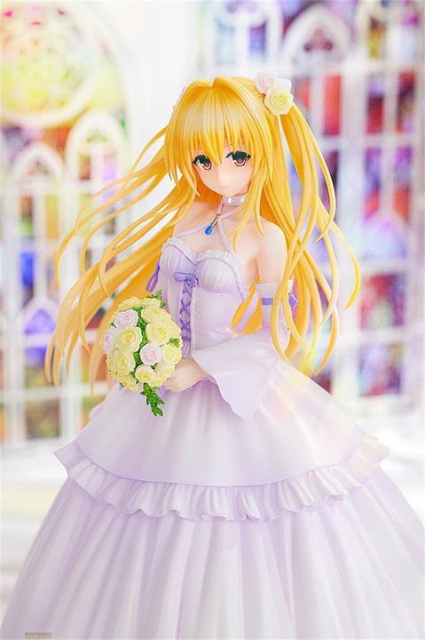 Actual product image Kadokawa To Love-Ru Darkness PVC Statue 1/7 Golden Darkness Wedding Dress Ver. 23 cm