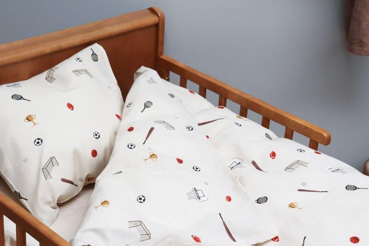 Produktbild By Mats Bed Linen Baby Size 70 x 100 cm - Fun Sports (MAT106) (70 x 100 cm, 40 x 45 cm)