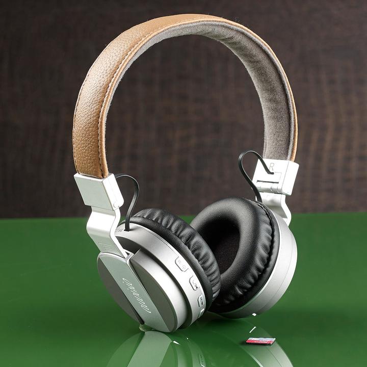 Produktbild Auvisio Faltbarer On-Ear-Kopfhörer mit Bluetooth und Freisprech-Funktion (5 h, Kabellos, Kabelgebunden)
