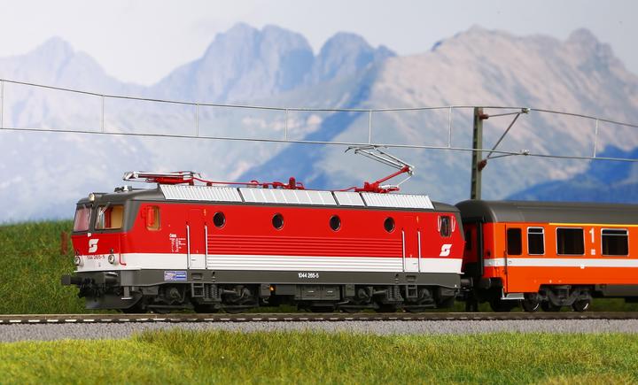 Actual product image Piko H0 51620 H0 Electric locomotive Rh 1044 of ÖBB (Track H0)