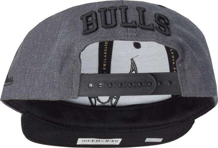 Actual product image Mitchell & Ness Snapback Cap - DARK Chicago Bulls charcoal