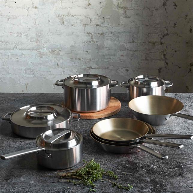 Actual product image Fiskars Pot North Steel Casserole 1.8L (Frying pan, Stainless steel, Aluminium)