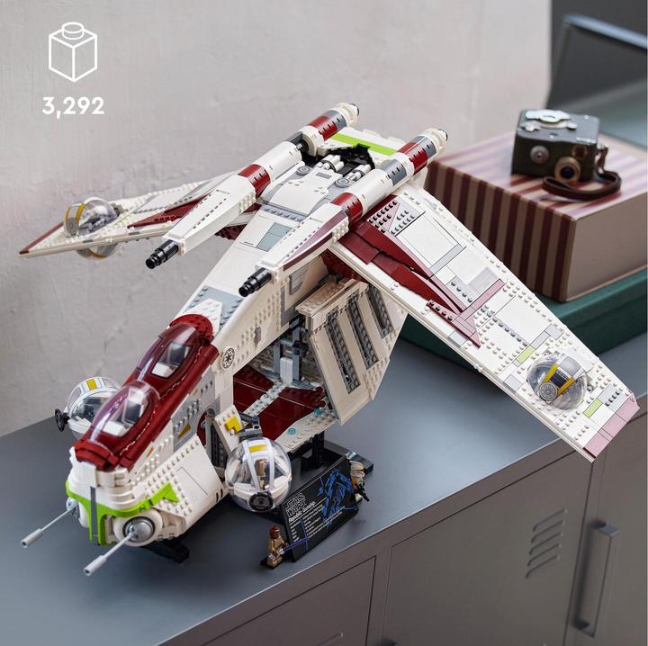 Actual product image LEGO UCS Republic Gunship (75309, LEGO Star Wars, LEGO Rare Sets)