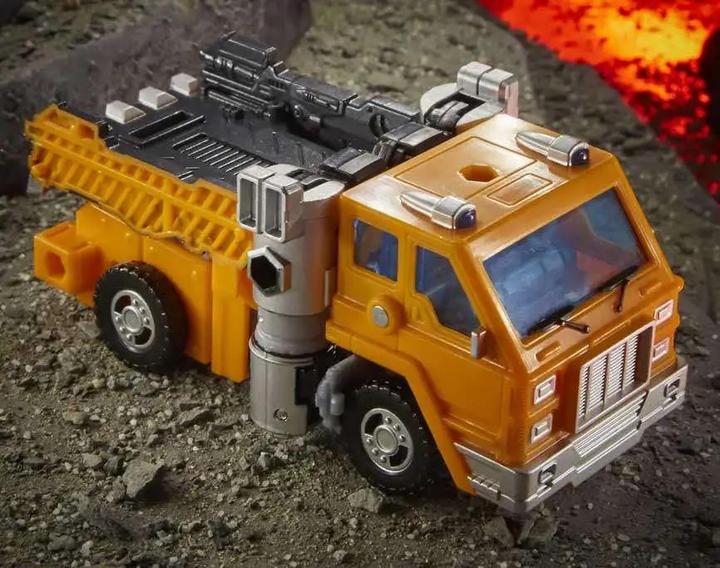 Actual product image Hasbro Transformers Generations War For Cybertron Kingdom: Deluxe Huffer