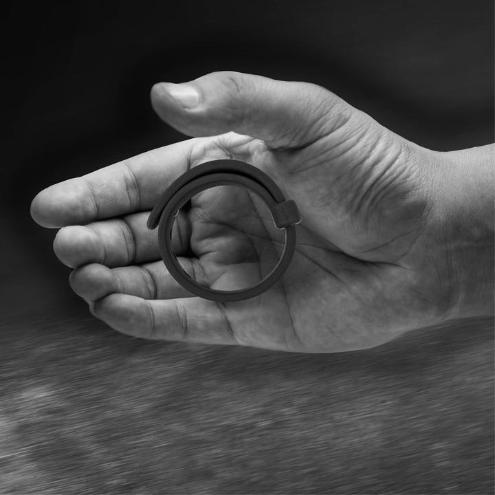 Actual product image Velv'Or Rooster Jason Size Adjustable Firm Strap Design Cock Ring Black (2.30 cm)