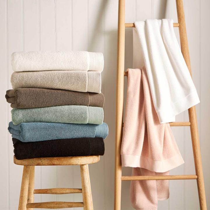 Actual product image Christy Luxe series - highly absorbent, fluffy and densely woven with 730g/sqm (33 x 33 cm)