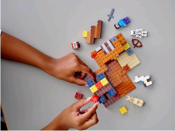 Actual product image LEGO The trading place (21167, LEGO Minecraft)