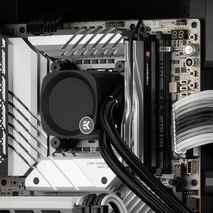 Actual product image EKWB EK-Nucleus AIO CR360 Dark complete water cooling system