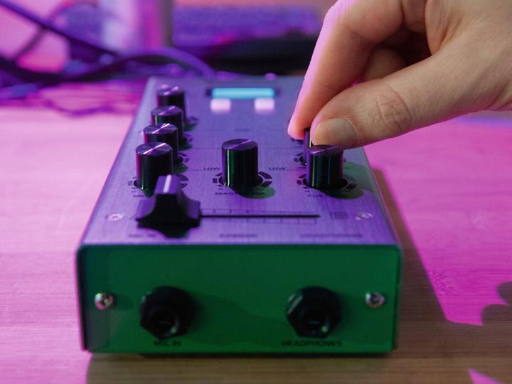 Image du produit Omnitronic GNOME-202P Mini-mixeur vert (Studio et mixeur live)