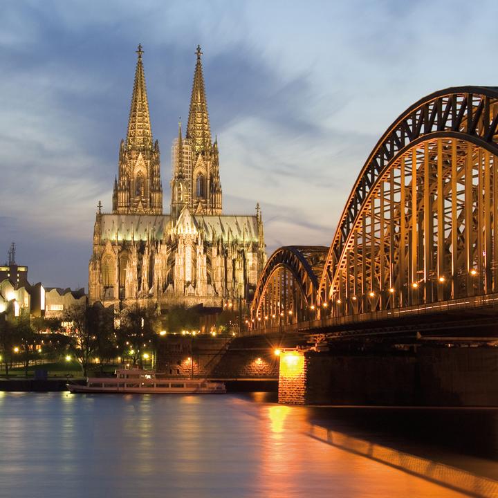 Produktbild Köln 2023 (30 x 30 cm, Harter Einband, Spanisch, Französisch, Tschechisch, Italienisch, Niederländisch, Polnisch, Deutsch, Englisch)