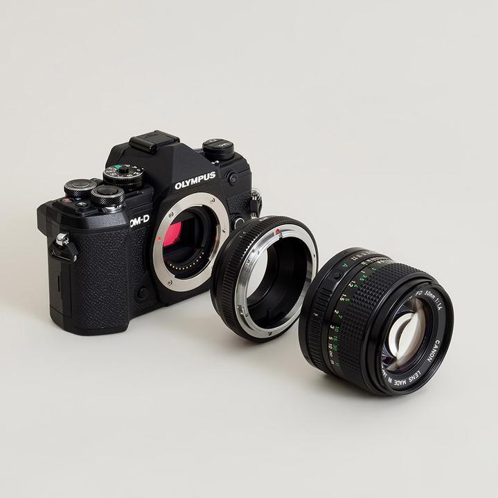 Produktbild Urth Lens Mount Adapter: Compatible with Canon FD Lens to Micro Four Thirds (M4/3) Camera Body