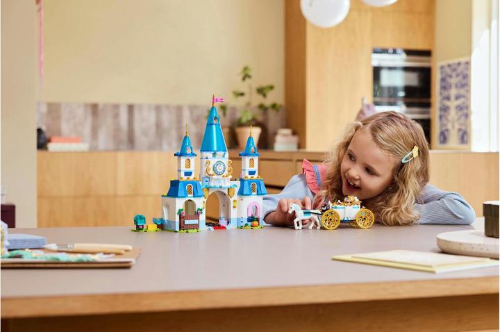 Produktbild LEGO Cinderellas Schloss und Pferdekutsche (43275, LEGO Disney)