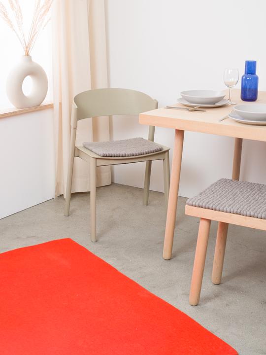 Produktbild Myfelt Luis – Filzkugel Sitzauflage quadratisch (36 x 36 cm)