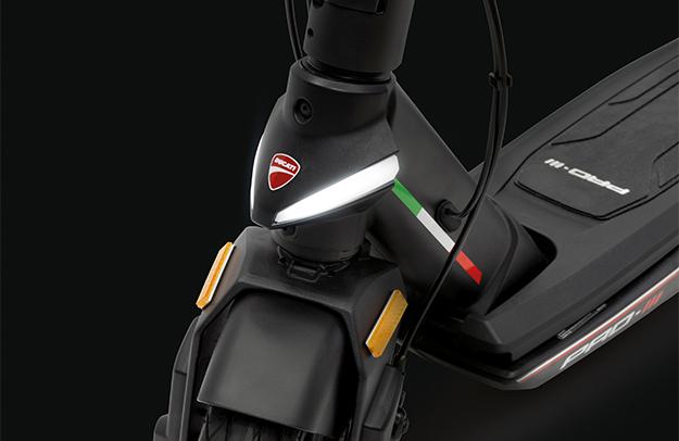 Actual product image Ducati E-Scooter Pro-III (25 km/h, 50 km, 350 W)