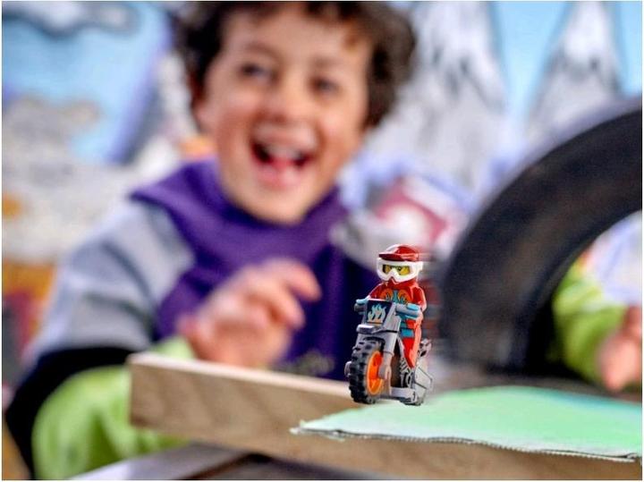 Actual product image LEGO Fire stunt bike (60311, LEGO City)