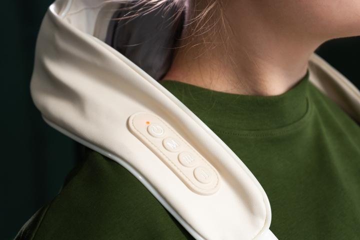 Actual product image LifenaXX LX-046 Nackenmassagegerät
