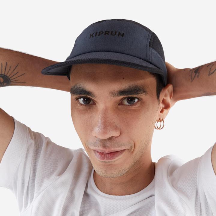 Actual product image Kiprun Lauf-Cap Schirmmütze 5 Panel - schwarz/grau