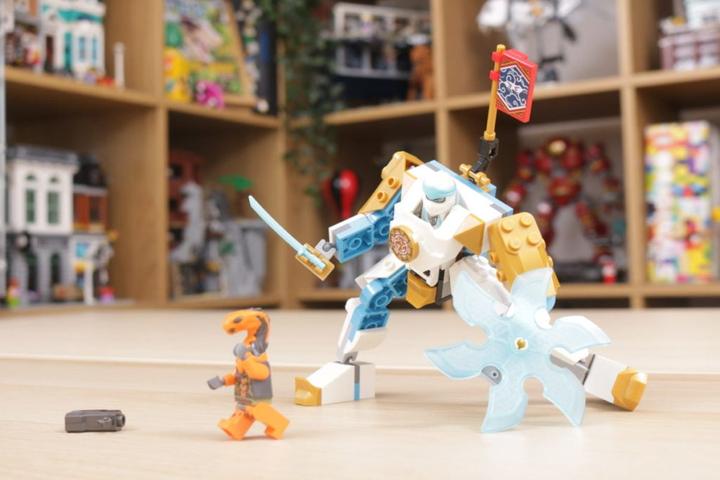 Actual product image LEGO Zane's Power Up Mech EVO (71761, LEGO Ninjago)