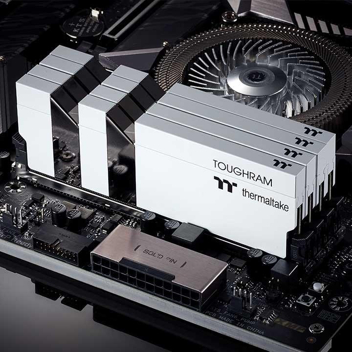 Produktbild Thermaltake TOUGHRAM WHITE 16GB (2X8GB) DDR4 4000 C19 MEMORY (2 x 8GB, DDR4-RAM, DIMM)