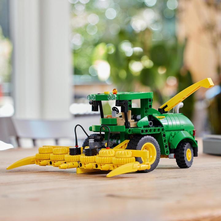 Actual product image LEGO John Deere - Forage Harvester (42168, LEGO Technic)