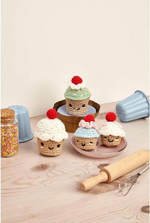 Actual product image DMC Cable crochet set Amigurumi Very Cherry Cupcakes, motif