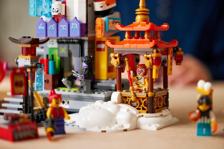 Actual product image LEGO 80054 5th anniversary of Megapolis City (80054, LEGO Monkie Kid)