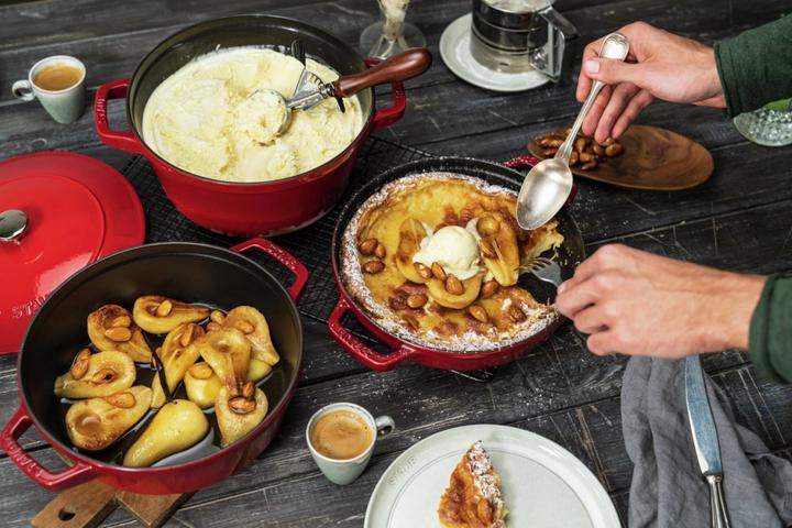 Actual product image Staub Cocotte 2pcs. 24 cm, round, cherry red, cast iron (24 cm, Casserole + Stewpot, Cast iron)
