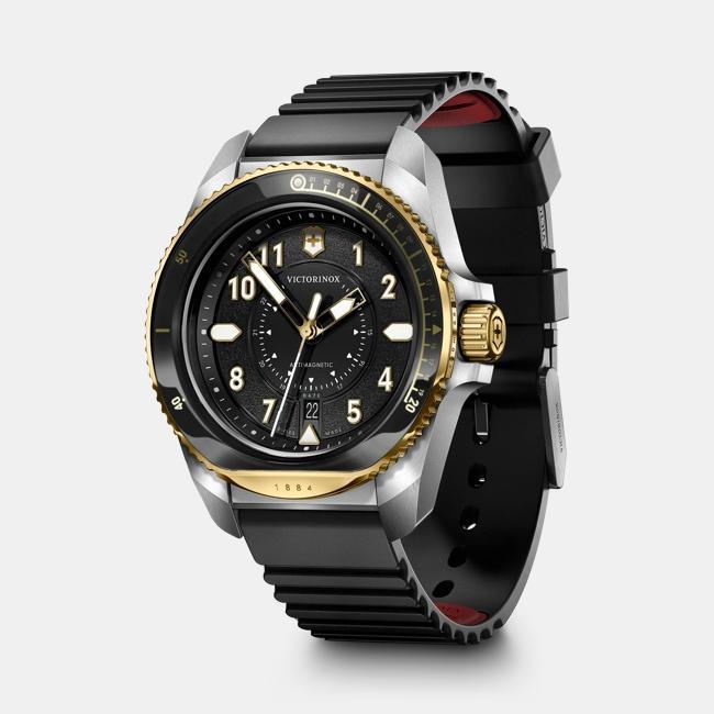 Actual product image Victorinox Journey 1884 Quartz Three hands Steel & Mineral, Diving Watches, 43 mm, Black Dial, Rubber Strap Bla (Diving watch, 43 mm)