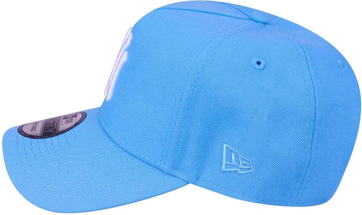Actual product image New Era 9Forty Snapback Trucker Cap - New York Yankees sky