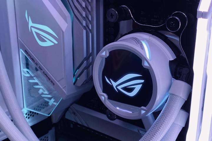 Image du produit ASUS ROG Strix LC 360 RGB White Edition Refroidissement complet par eau