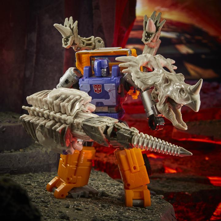 Actual product image Hasbro Transformers Generations War For Cybertron Kingdom: Deluxe Huffer