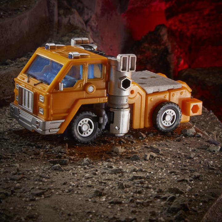 Actual product image Hasbro Transformers Generations War For Cybertron Kingdom: Deluxe Huffer