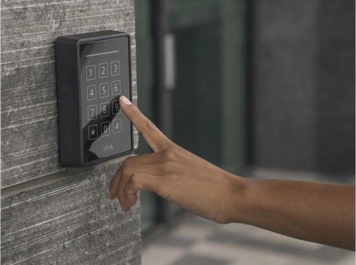 Produktbild Axis Multireader A4120-E RFID mit Nummernblock