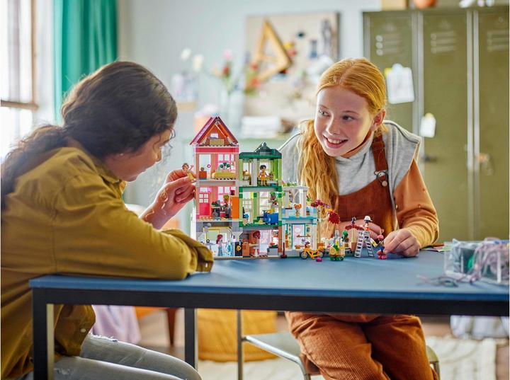 Actual product image LEGO Heartlake City Wohn- und Einkaufsstrasse (42670, LEGO Friends)