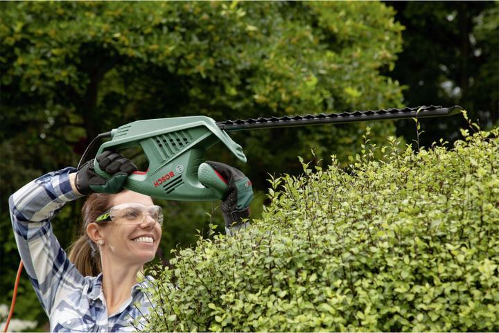 Produktbild Bosch Home & Garden Heckenschere EasyHedgeCut 55 (Elektroheckenschere)