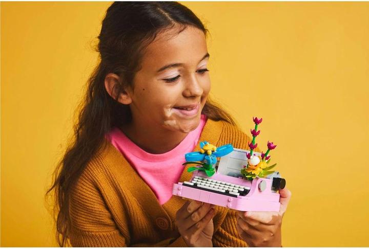 Actual product image LEGO Schreibmaschine mit Blumen (31169, LEGO Creator 3-in-1)
