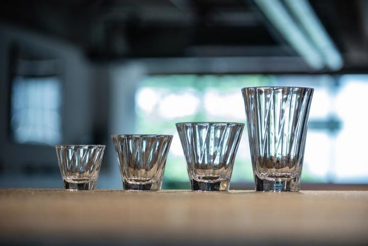 Produktbild Loveramics 360ml Twisted Latte Glas (klar), Urban Glass (0.36 l, 1 x)