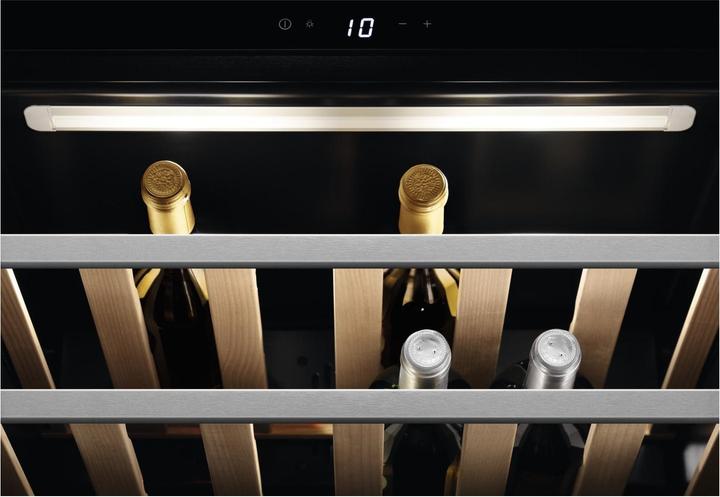 Actual product image AEG KWK884520T Compact wine refrigerator / touch operation / temperature display / up to 18 bottles