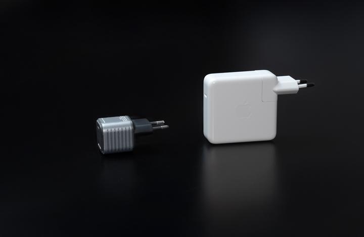 Actual product image Rolling Square Supertiny GaN Charger 65W (65 W)