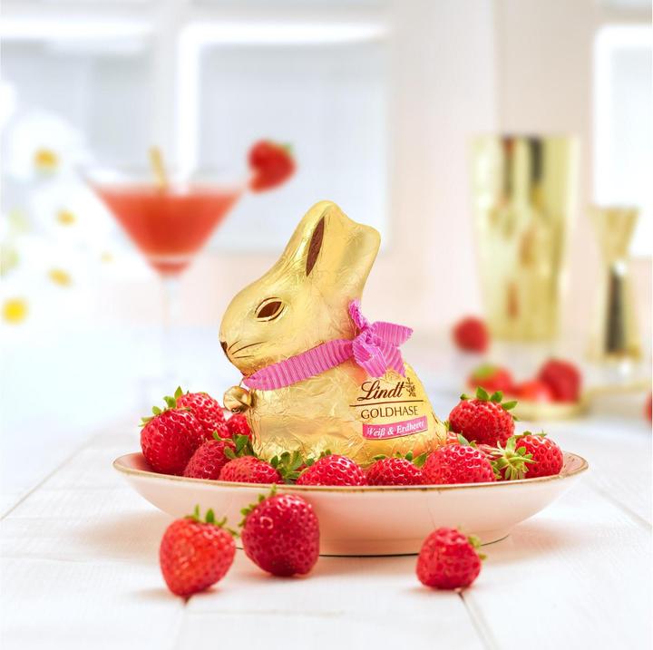 Actual product image Lindt Gold Bunny White & Strawberry (104 g)