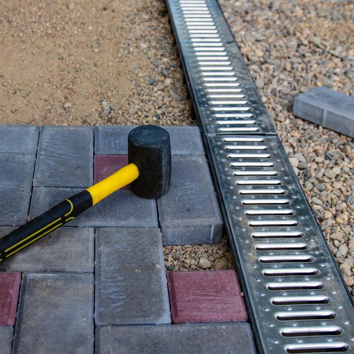 Produktbild Wiltec Entwässerungsrinne 3x1mm Abdeckrost 1,5t verzinkt Ablaufrinne Abwasserrinne